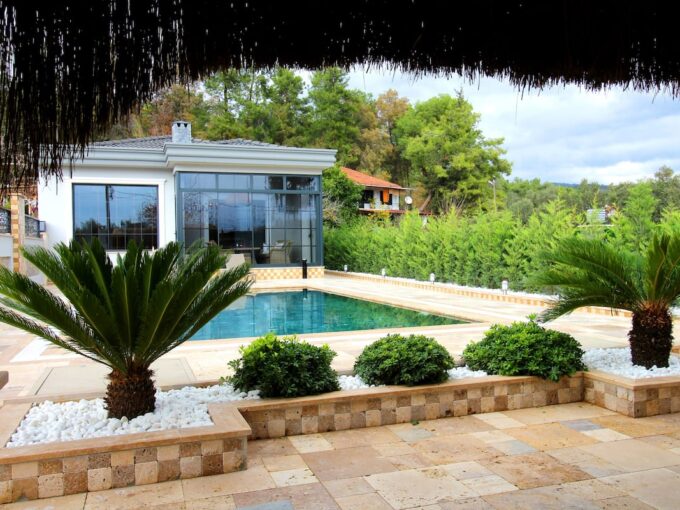 Fethiye kiralık villa müstakil havuzlu bahçeli muhafazakar 3 oda 1 salon
